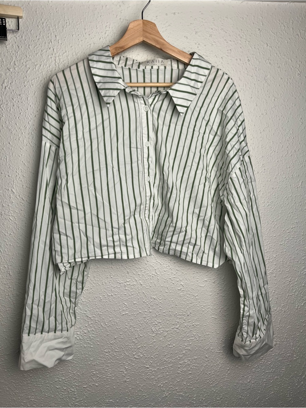 Kaiia Cropped Vertical-Stripe Button-Down Shirt in White and Sage